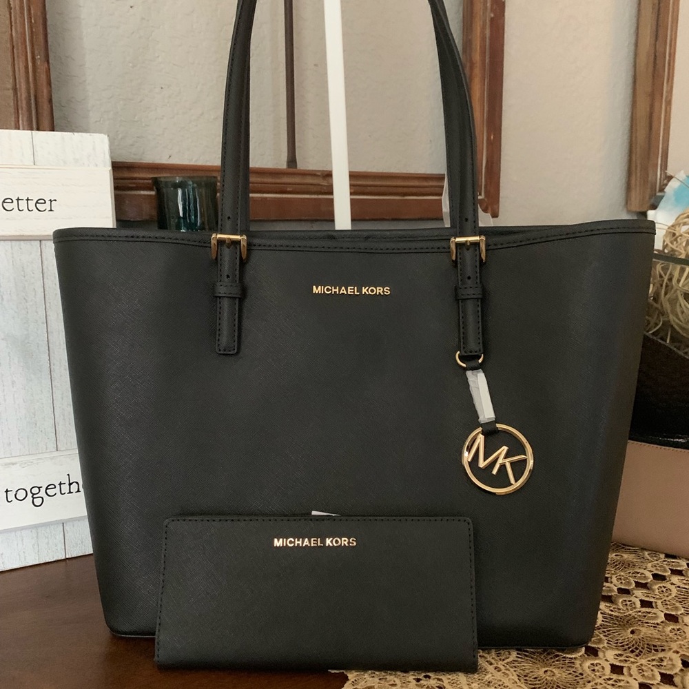 New MK 🖤bag and wallet received for @leanicash - Picture 1 of 8